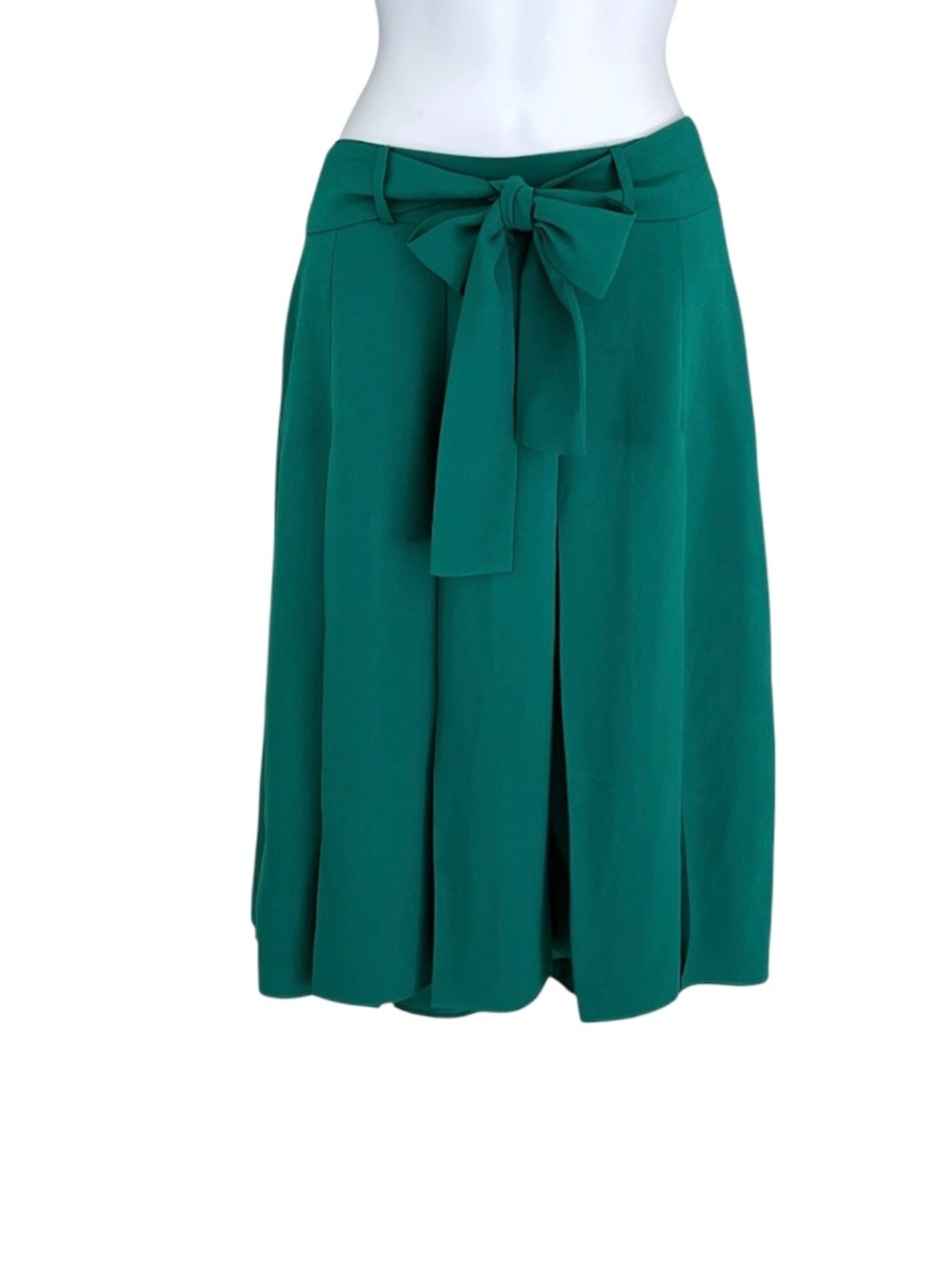 Ann Taylor green pleated skirt with belt, size 6.